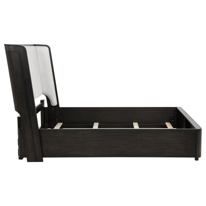 Leandro Wingback Bed